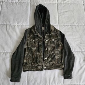 Wallflower Camouflage Knit Sleeve Zip Up Dreamer Jacket